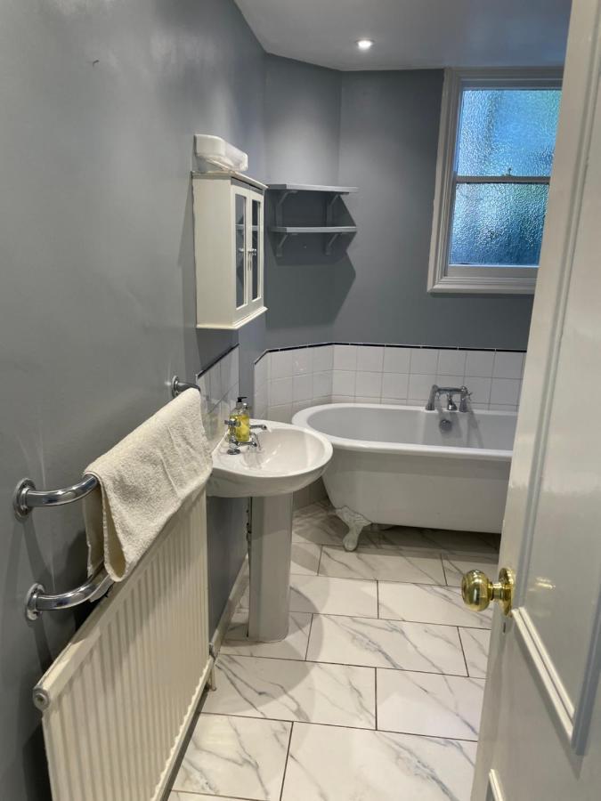 Spacious 2 Bedroom Apartment With Garden Cambridge  Exteriör bild